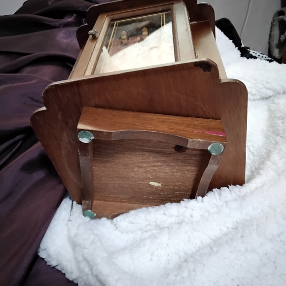 Turntable Jewelry Box - Picture 2 of 4